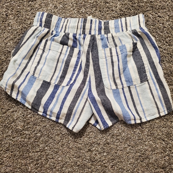 Pull on striped linen shorts - Picture 4 of 5